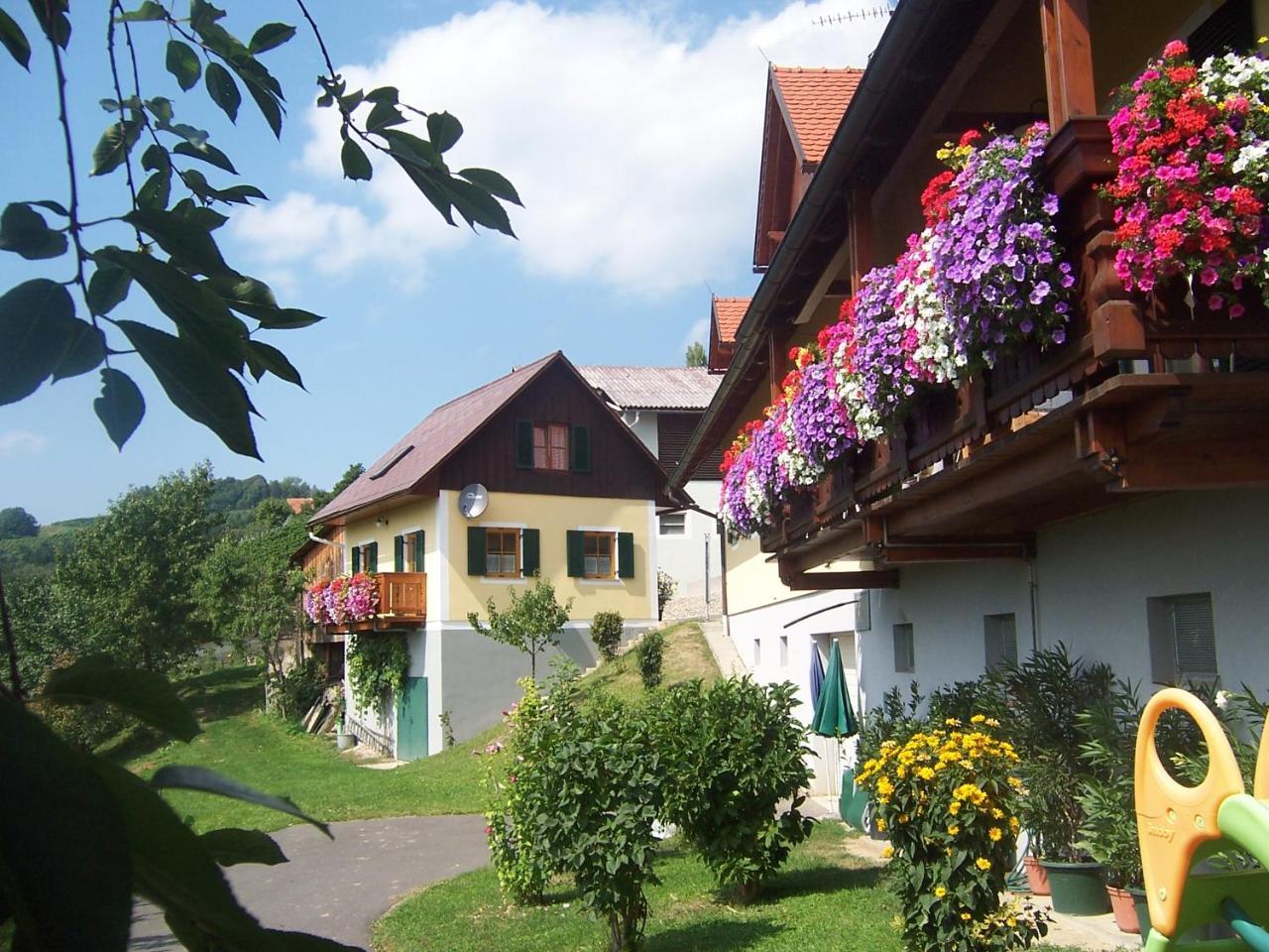 ロイトシャッハ Weingut Fellner Bed & Breakfast エクステリア 写真